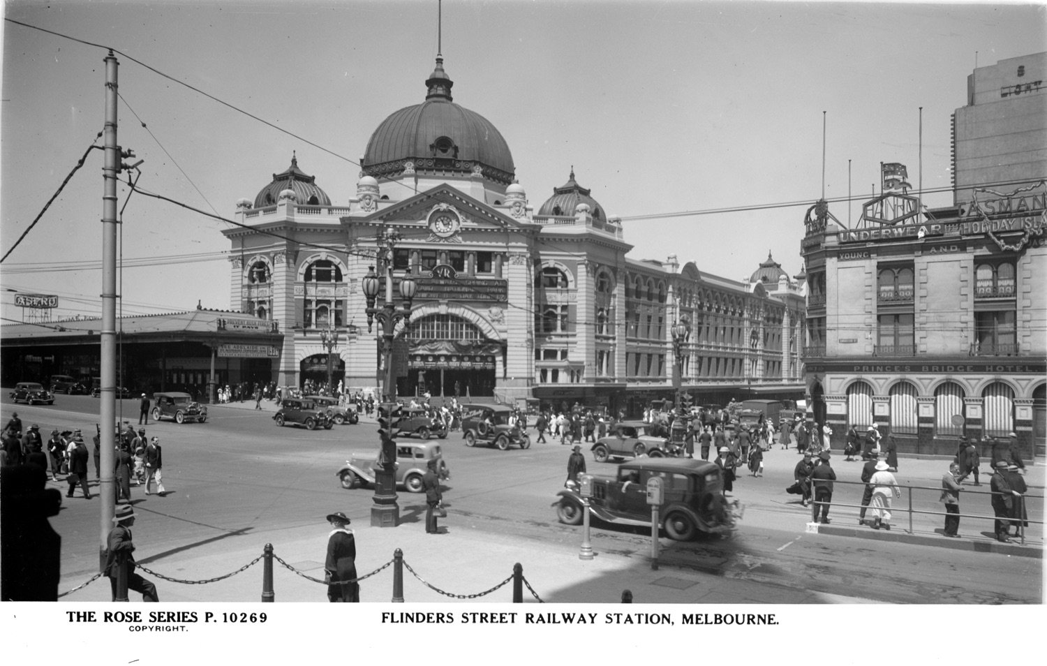 FLINDERS STATION - Rose Stereograph Co - c1920-1954 - FLINDERS STREET RAILWAY STATION, MELBOURNE, VIC. picture - H324926876